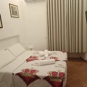 Konukevi Star, Roma
